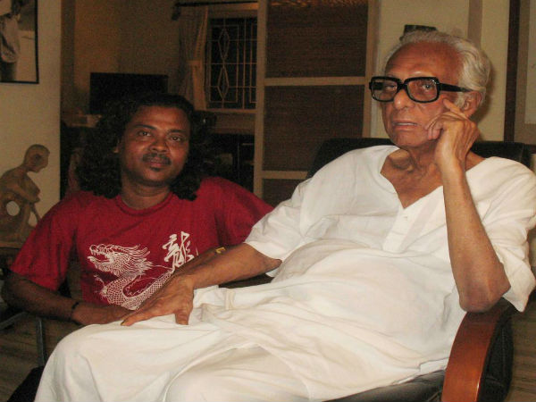 শেষ যাত্রায় নয় কোনও ফুলের মালা! ছেলে আসার পরে মৃণাল সেনের শেষকৃত্য শেষ যাত্রায় নয় কোনও ফুলের মালা! ছেলে আসার পরে মৃণাল সেনের শেষকৃত্য