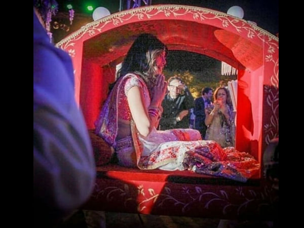 পালকিতে প্রিয়াঙ্কার ছবি নিয়ে প্রশ্ন!