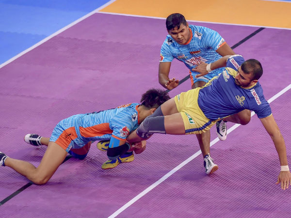 পিকেএল ২০১৮-১৯: ওয়ারিয়র্সের জয়ে শুরু কলকাতা পর্ব! পিকেএল ২০১৮-১৯: ওয়ারিয়র্সের জয়ে শুরু কলকাতা পর্ব!