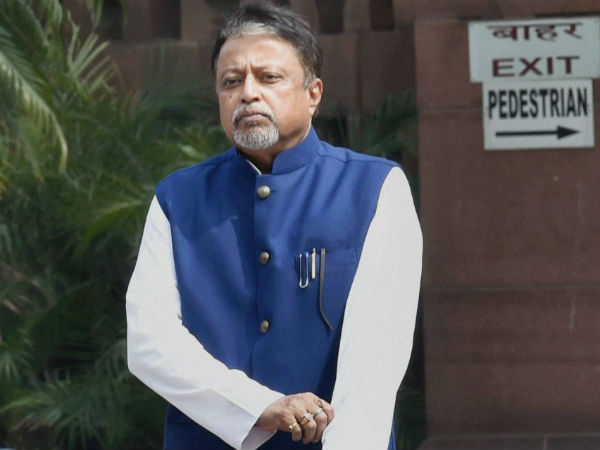 কালো কাপড় বেঁধে বিক্ষোভ