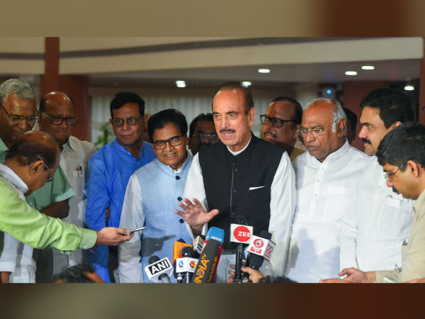 প্রথমবার বড় বৈঠকে আপ