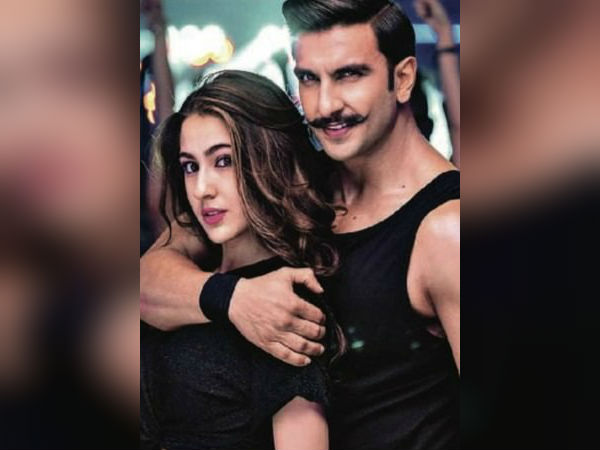 রণবীর-সারার সঙ্গে আঁখ মারে রিমিক্সে চমক দিলেন করণ জোহররা! দেখুন জমজমাট ভিডিও রণবীর-সারার সঙ্গে আঁখ মারে রিমিক্সে চমক দিলেন করণ জোহররা! দেখুন জমজমাট ভিডিও