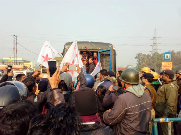 বার্নপুর থেকে নবান্ন বাইক মিছিলে বাধা দুর্গাপুরে! সরকারের কড়া সমালোচনায় বাম ছাত্র-যুবরা বার্নপুর থেকে নবান্ন বাইক মিছিলে বাধা দুর্গাপুরে! সরকারের কড়া সমালোচনায় বাম ছাত্র-যুবরা