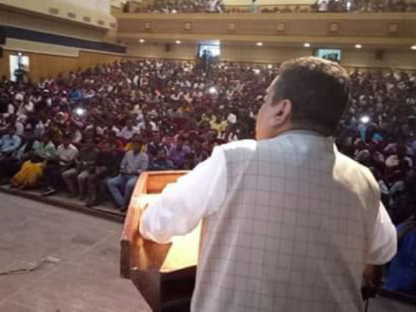হার্মাদরা লাল জামা বদলে গেরুয়া জামা পরেছে