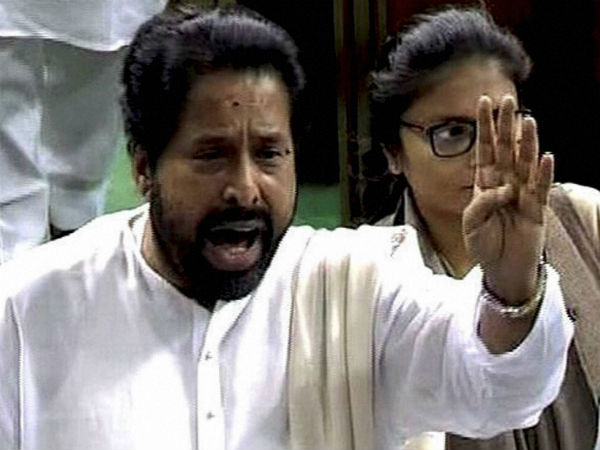 মেট্রোয় যাত্রী সুরক্ষার প্রশ্নে জিএমকে তলব সুদীপের, তিন দিনের মধ্যে চাইলেন রিপোর্ট মেট্রোয় যাত্রী সুরক্ষার প্রশ্নে জিএমকে তলব সুদীপের, তিন দিনের মধ্যে চাইলেন রিপোর্ট