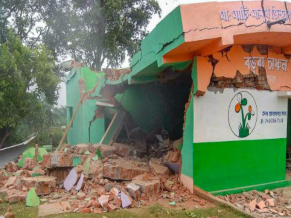 যুব তৃণমূলের সভা মঞ্চে আগুন