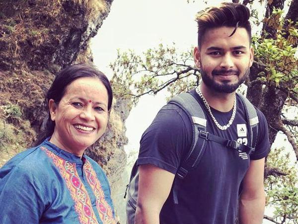 রেকর্ড গড়ে পন্থ মা-কে দিলেন জন্মদিনের উপহার রেকর্ড গড়ে পন্থ মা-কে দিলেন জন্মদিনের উপহার