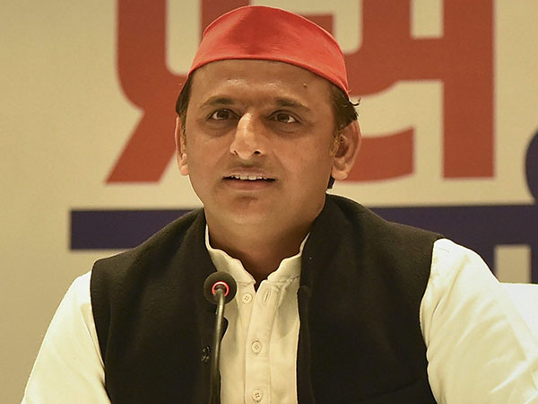 নাম রয়েছে অখিলেশের