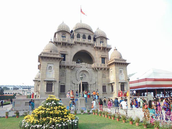 অনুষ্ঠানে ছাত্ররা