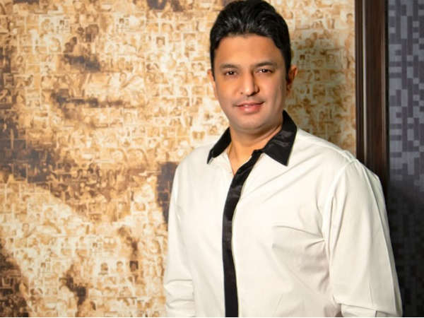 হতাশায় পড়ে যৌন হেনস্থার অভিযোগ! বলিউডের বিখ্যাত প্রযোজককে ঘিরে ফের শোরগোল হতাশায় পড়ে যৌন হেনস্থার অভিযোগ! বলিউডের বিখ্যাত প্রযোজককে ঘিরে ফের শোরগোল
