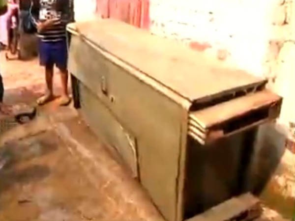 গোষ্ঠী সংঘর্ষে রণক্ষেত্র শহরের একাংশ! আহত বেশ কয়েকজন, গ্রেফতার ১২ গোষ্ঠী সংঘর্ষে রণক্ষেত্র শহরের একাংশ! আহত বেশ কয়েকজন, গ্রেফতার ১২