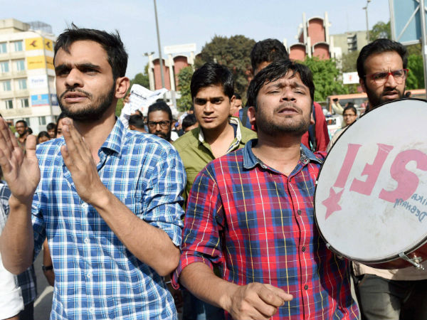 ধুঁকছে বামফ্রন্ট, ঐশীকে মুখ করে এগনো উচিত