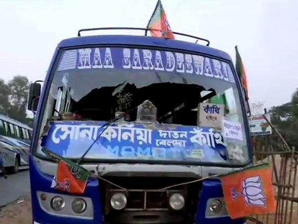 অমিত শাহর সভা শেষে রণক্ষেত্র কাঁথি রোড, পার্ট অফিস ও বাইকে আগুন, বাসে ভাঙচুর অমিত শাহর সভা শেষে রণক্ষেত্র কাঁথি রোড, পার্ট অফিস ও বাইকে আগুন, বাসে ভাঙচুর