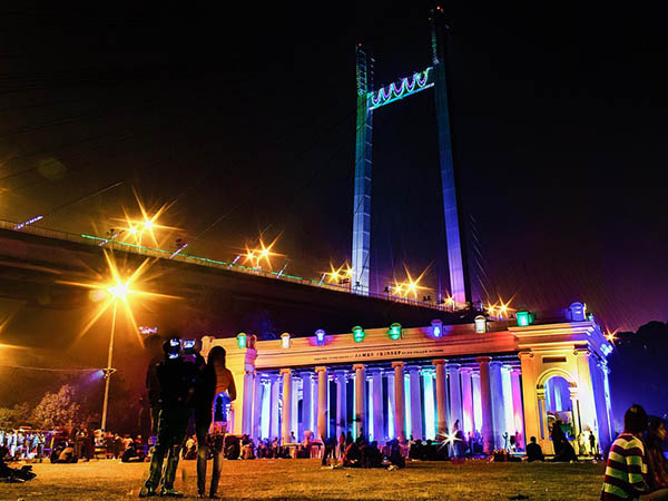 রয়েছে কলকাতাও
