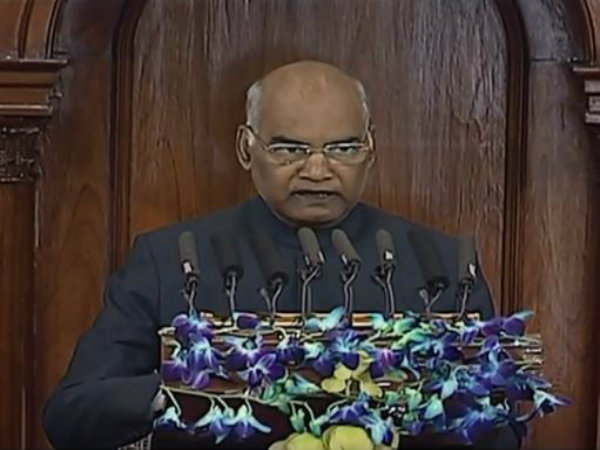বাজেটের আগে রাষ্ট্রপতির মোদী স্তূতি, ক্ষুব্ধ বিরোধীরা বাজেটের আগে রাষ্ট্রপতির মোদী স্তূতি, ক্ষুব্ধ বিরোধীরা