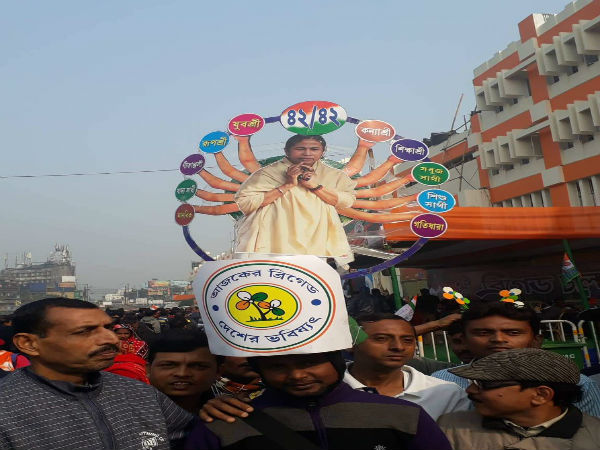 'দুর্গা' মমতা