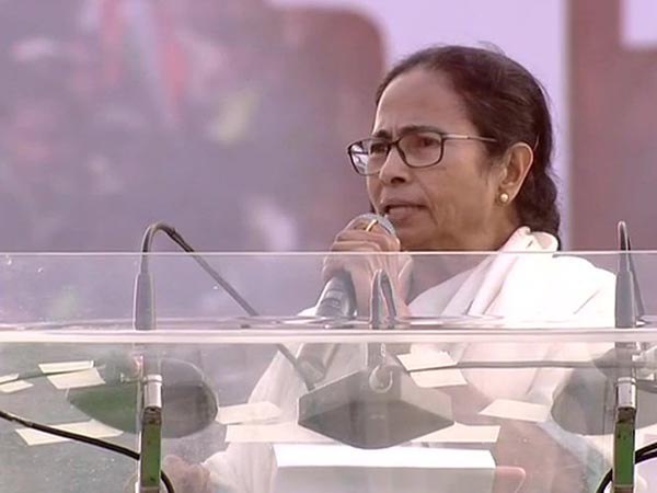 কে হবেন প্রধানমন্ত্রী, কে হবেন বিরোধী জোটের নেতা, ব্রিগেড মঞ্চে সাফ জানালেন মমতা কে হবেন প্রধানমন্ত্রী, কে হবেন বিরোধী জোটের নেতা, ব্রিগেড মঞ্চে সাফ জানালেন মমতা