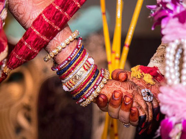 শ্বশুর বাড়িতে পণের জন্য চাপ