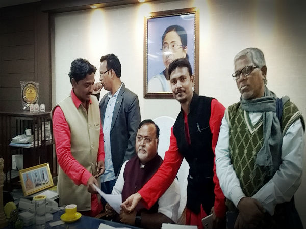 শঙ্কা নিয়ে ঘরে ফিরলেন শিক্ষকরা শঙ্কা নিয়ে ঘরে ফিরলেন শিক্ষকরা