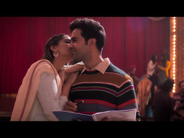 সমকাম-প্রেমের আবেশ ছুঁয়ে ফেলল এই কালজয়ী সুর! ভিডিওয় বুঁদ সোশ্যাল মিডিয়া সমকাম-প্রেমের আবেশ ছুঁয়ে ফেলল এই কালজয়ী সুর! ভিডিওয় বুঁদ সোশ্যাল মিডিয়া