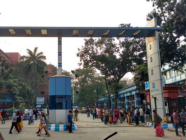 চিকিৎসার জন্য সরকারি হাসপাতালে যাচ্ছেন, এবার এই জিনিসগুলি নিতে ভুলবেন না চিকিৎসার জন্য সরকারি হাসপাতালে যাচ্ছেন, এবার এই জিনিসগুলি নিতে ভুলবেন না