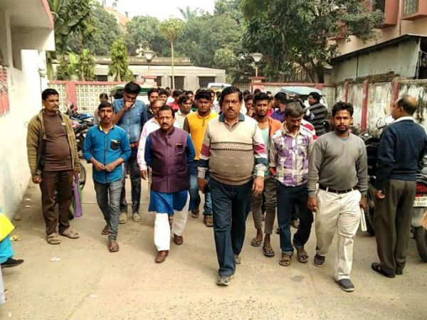 নিয়োগপত্র-অ্যাডমিট আটকে পোস্ট অফিসে! বিলি হচ্ছে ‘বাতিল’ আয়ুষ্মান, বিক্ষোভ নিয়োগপত্র-অ্যাডমিট আটকে পোস্ট অফিসে! বিলি হচ্ছে ‘বাতিল’ আয়ুষ্মান, বিক্ষোভ