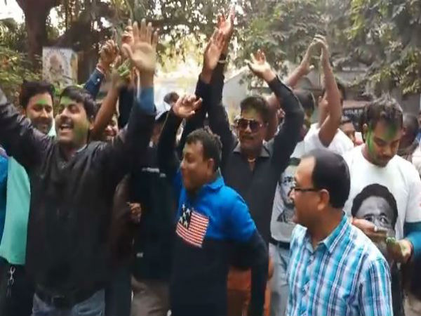 ৮২ নম্বর ওয়ার্ডে উপনির্বাচনে জয়ী ফিরহাদ