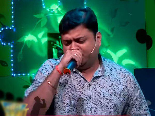 বিশ্বনাথের ছেলে তাঁর সঙ্গে কোন তারকা গুলিয়ে ফেলেছিল! দেখুন জমজমাট ভিডিও বিশ্বনাথের ছেলে তাঁর সঙ্গে কোন তারকা গুলিয়ে ফেলেছিল! দেখুন জমজমাট ভিডিও