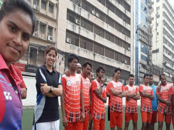 বাংলাদেশের বাগেরহাটের যে নারী এখন পুরুষ ফুটবল দলের কোচ বাংলাদেশের বাগেরহাটের যে নারী এখন পুরুষ ফুটবল দলের কোচ