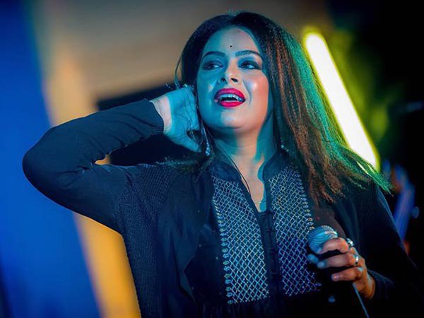 গাড়িবন্দি হয়ে চরম হেনস্থার শিকার ইমন! ফেসবুক লাইভে মুখ খুললেন সঙ্গীতশিল্পী গাড়িবন্দি হয়ে চরম হেনস্থার শিকার ইমন! ফেসবুক লাইভে মুখ খুললেন সঙ্গীতশিল্পী