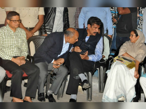 রাজীব নাকি ধরনা-মঞ্চে!