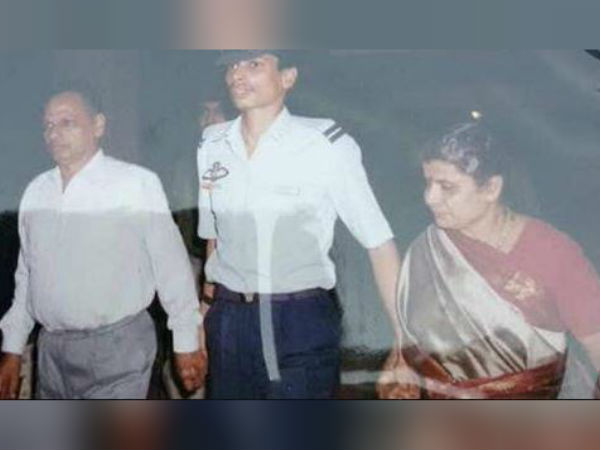 যুদ্ধবিমানটা ভেঙে পড়তেই ছুটে এলে গুলি, চলল মারধর, মৃত্যুর থেকে ফিরে আসার এক সত্য কাহিনি যুদ্ধবিমানটা ভেঙে পড়তেই ছুটে এলে গুলি, চলল মারধর, মৃত্যুর থেকে ফিরে আসার এক সত্য কাহিনি