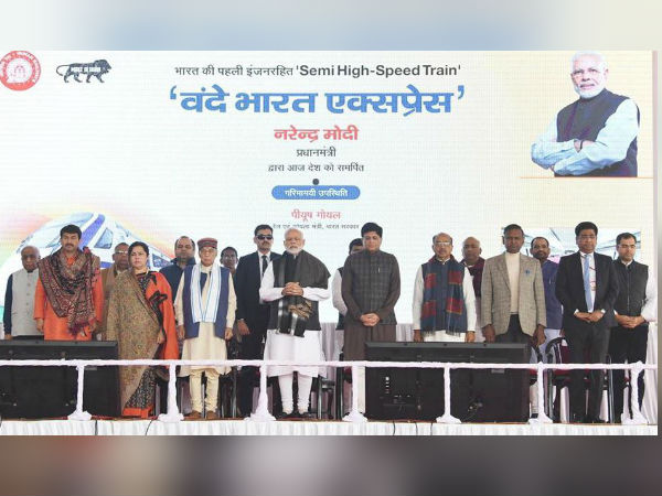 দিল্লি থেকে বারণসী মাত্র ৮ ঘণ্টায়, নিয়ে যাবে বন্দে মাতরম এক্সপ্রেস, উদ্বোধন করলেন মোদী দিল্লি থেকে বারণসী মাত্র ৮ ঘণ্টায়, নিয়ে যাবে বন্দে মাতরম এক্সপ্রেস, উদ্বোধন করলেন মোদী