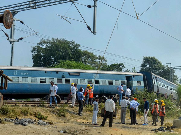 Jaipur Jabbalpur train engine derailed near Shivdaspur Jaipur Jabbalpur train engine derailed near Shivdaspur