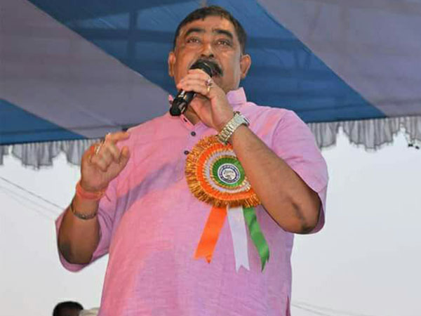 নিন্দার ঝড় রাজনৈতিক মহলে