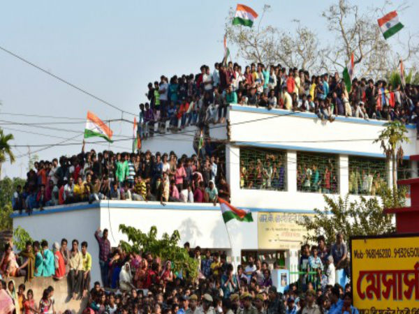 বদলা নয়, সমাধানের পথ বাতলাক সরকার! প্রতিক্রিয়া শহিদ বাবলু সাঁতরার স্ত্রীর বদলা নয়, সমাধানের পথ বাতলাক সরকার! প্রতিক্রিয়া শহিদ বাবলু সাঁতরার স্ত্রীর