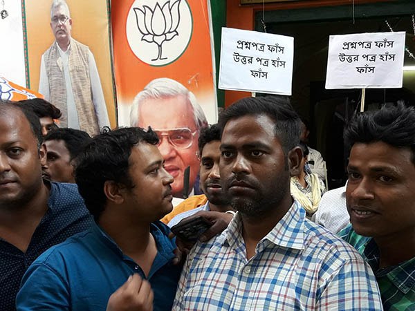 বিজেপির রাজ্য দফতরের সামনে স্লোগান