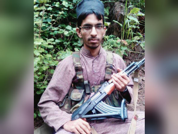 পুলওয়ামার বুকেই বদলা সেনার, ১২ ঘণ্টার এনকাউন্টারে গুলিতে ঝাঁঝরা মাস্টারমাইন্ড জঙ্গি কামরান পুলওয়ামার বুকেই বদলা সেনার, ১২ ঘণ্টার এনকাউন্টারে গুলিতে ঝাঁঝরা মাস্টারমাইন্ড জঙ্গি কামরান