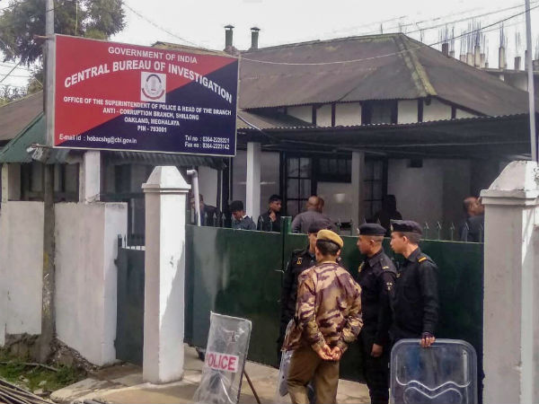 শিলংয়ে জেরা রাজীবকে, মাঙ্কি টুপি পরে কে ঢুকলেন সিবিআই অফিসে, জোর চাঞ্চল্য শিলংয়ে জেরা রাজীবকে, মাঙ্কি টুপি পরে কে ঢুকলেন সিবিআই অফিসে, জোর চাঞ্চল্য
