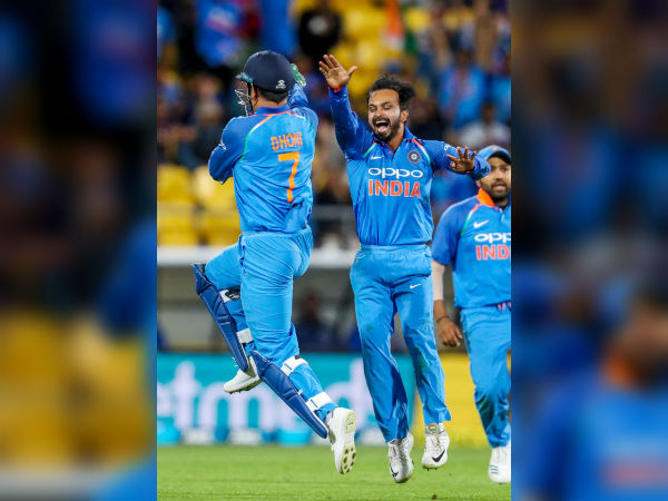 কতটা ধারালো ধোনি - নিশামের রানআউটেই হল স্পষ্ট কতটা ধারালো ধোনি - নিশামের রানআউটেই হল স্পষ্ট