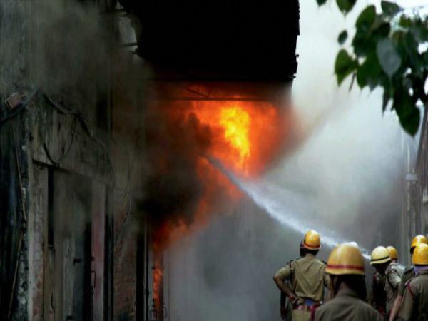 ঘোলায় পুড়ে যাওয়া কারখানার ৫ শ্রমিকের দেহাংশ উদ্ধার! শেষকৃত্য সম্পন্ন ঘোলায় পুড়ে যাওয়া কারখানার ৫ শ্রমিকের দেহাংশ উদ্ধার! শেষকৃত্য সম্পন্ন