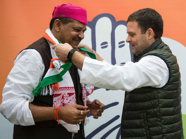 আর রাখঢাক নয়, বিজেপি ছেড়ে কংগ্রেসে যোগ কীর্তি আজাদের আর রাখঢাক নয়, বিজেপি ছেড়ে কংগ্রেসে যোগ কীর্তি আজাদের