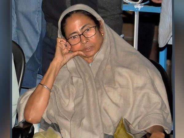 মমতা তাড়কা রাক্ষসীর মত! মুখ্যমন্ত্রীকে নিশানায় রেখে কী দাবি করলেন বিজেপি মন্ত্রী মমতা তাড়কা রাক্ষসীর মত! মুখ্যমন্ত্রীকে নিশানায় রেখে কী দাবি করলেন বিজেপি মন্ত্রী