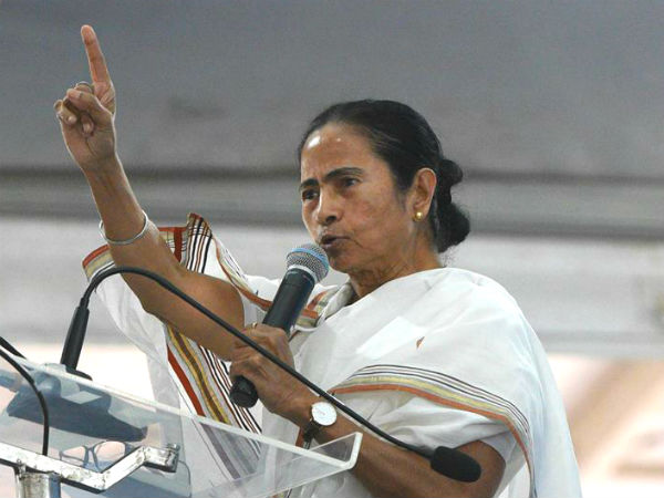 'হিংসার খবর থাকলে পুলিশকে জানান'!