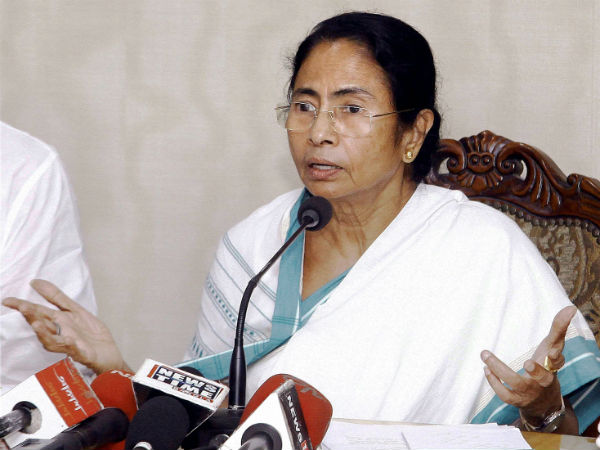 নারদ কাণ্ডকে গুরুত্বে নারাজ মমতা! বিচারাধীন বিষয়, বললেন তৃণমূল নেত্রী নারদ কাণ্ডকে গুরুত্বে নারাজ মমতা! বিচারাধীন বিষয়, বললেন তৃণমূল নেত্রী