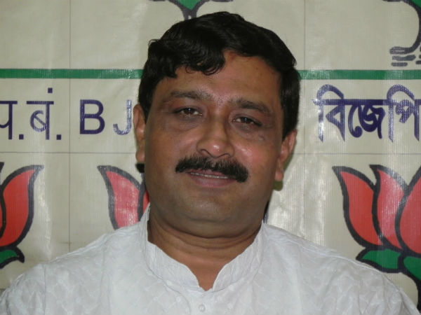 রাজীবের বাড়িতে লুকনো রয়েছে চিটফান্ড-রহস্য! তোপ রাহুলের রাজীবের বাড়িতে লুকনো রয়েছে চিটফান্ড-রহস্য! তোপ রাহুলের
