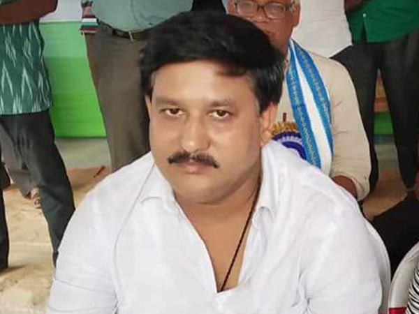 তৃণমূল বিধায়ক খুনে উত্তপ্ত এলাকা! ধৃতের বাড়ি থেকে উদ্ধার অস্ত্র তৃণমূল বিধায়ক খুনে উত্তপ্ত এলাকা! ধৃতের বাড়ি থেকে উদ্ধার অস্ত্র