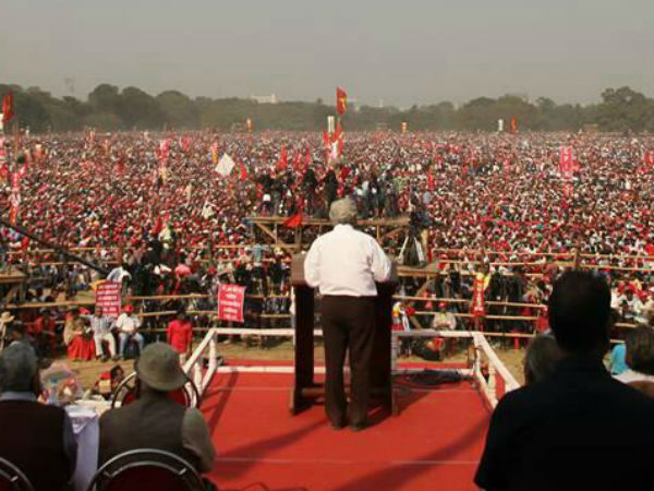 ‘পকেটমার’ প্রধানমন্ত্রীকে বিদায় দিন, ইয়েচুরি বার্তায় নেতা নয়, নীতিই বাঁচাবে দেশ ‘পকেটমার’ প্রধানমন্ত্রীকে বিদায় দিন, ইয়েচুরি বার্তায় নেতা নয়, নীতিই বাঁচাবে দেশ