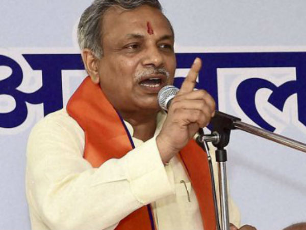 সবচেয়ে বেশি মন্দির ভেঙেছেন মমতা বন্দ্যোপাধ্যায়! ভিএইচপি নেতার বক্তব্যে বিতর্কের ইন্ধন সবচেয়ে বেশি মন্দির ভেঙেছেন মমতা বন্দ্যোপাধ্যায়! ভিএইচপি নেতার বক্তব্যে বিতর্কের ইন্ধন