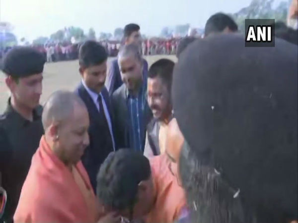 নাছোড় যোগী আদিত্যনাথ! বোকারো হয়ে পুরুলিয়ায় গিয়ে করলেন সভা নাছোড় যোগী আদিত্যনাথ! বোকারো হয়ে পুরুলিয়ায় গিয়ে করলেন সভা